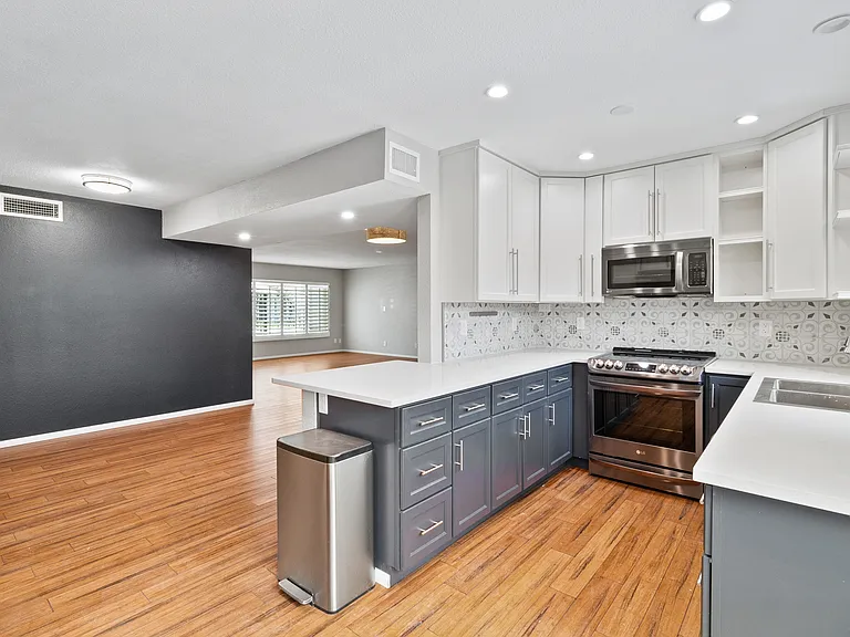 8225 E Berridge Ln — Photo 5