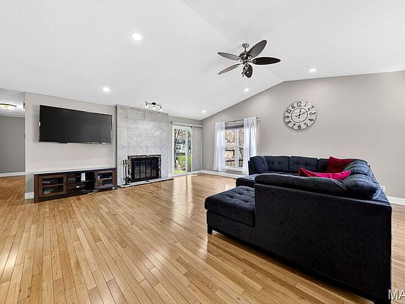 3rd image of 2933 Emerald Bend Ct