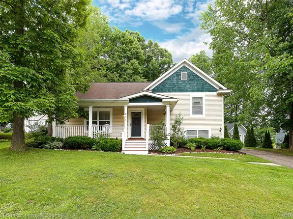 411 Springwell Ln, Howell, MI 48843