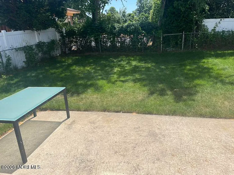 256 Lawrence Ave — Photo 17