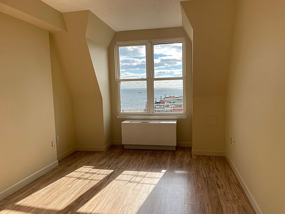 5th image of 40 Oceana Dr W #Penthouse 1b
