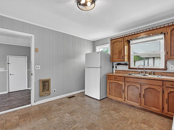 4th image of 130 Circle Dr