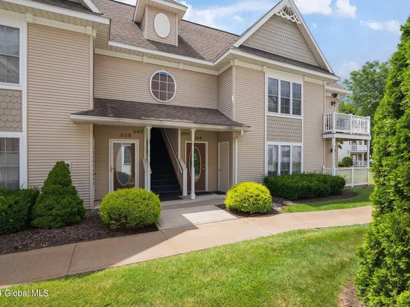 208 Mallards Pond Lane, Schenectady, NY 12303