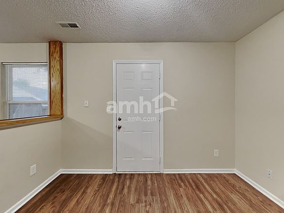 5th image of 414 Polaris Dr