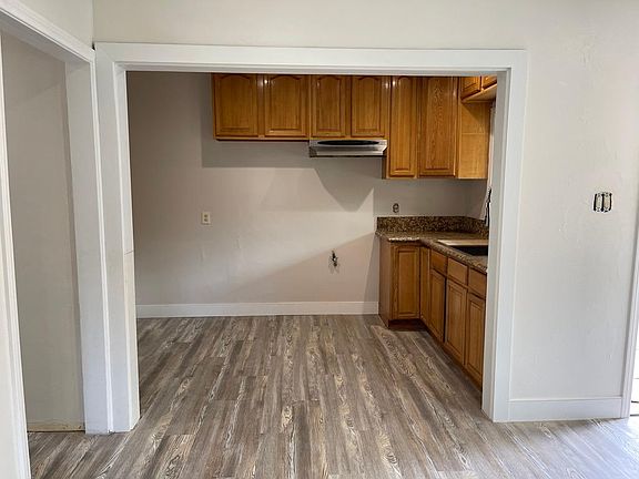 5th image of 16914 Hayter Ave
