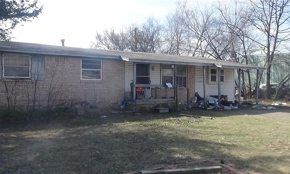 1st image of 102 E Benton Ave