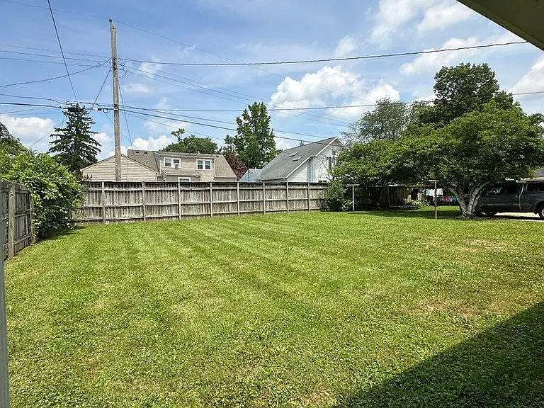 3114 W Devon Rd — Photo 15