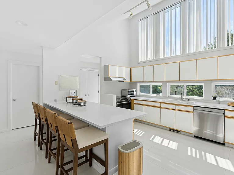 84 Inlet Rd E — Photo 13