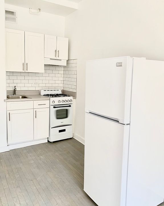 2nd image of 317 W 29th St APT 2C