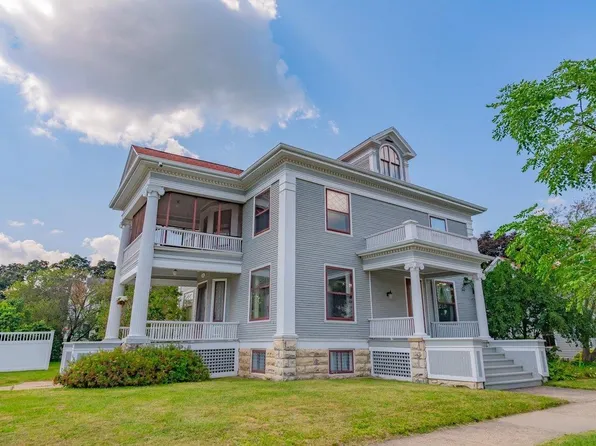 1124 East Main Street, Stoughton, WI 53589