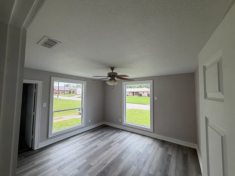 512 Buffalo St — Photo 5