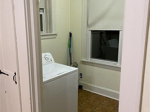 5th image of 566 Farmington Ave