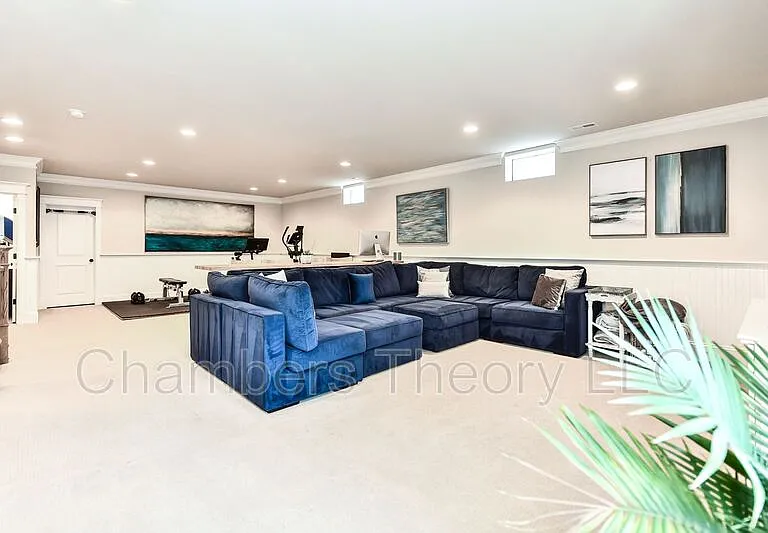 2453 N Jefferson St — Photo 41
