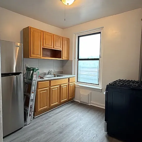 1 E 213th St #8 — Photo 5
