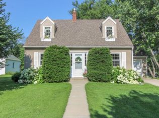 402 Park St, Cambridge, WI