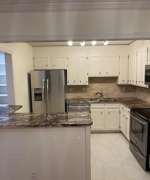 1336 Queens Rd — Photo 2