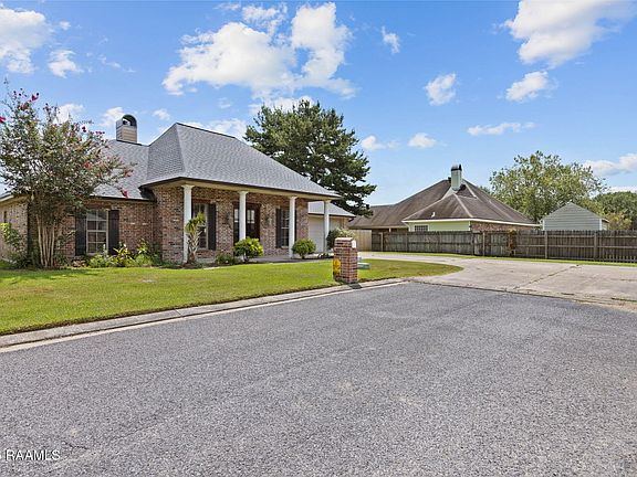2nd image of 118 Greenside Ct