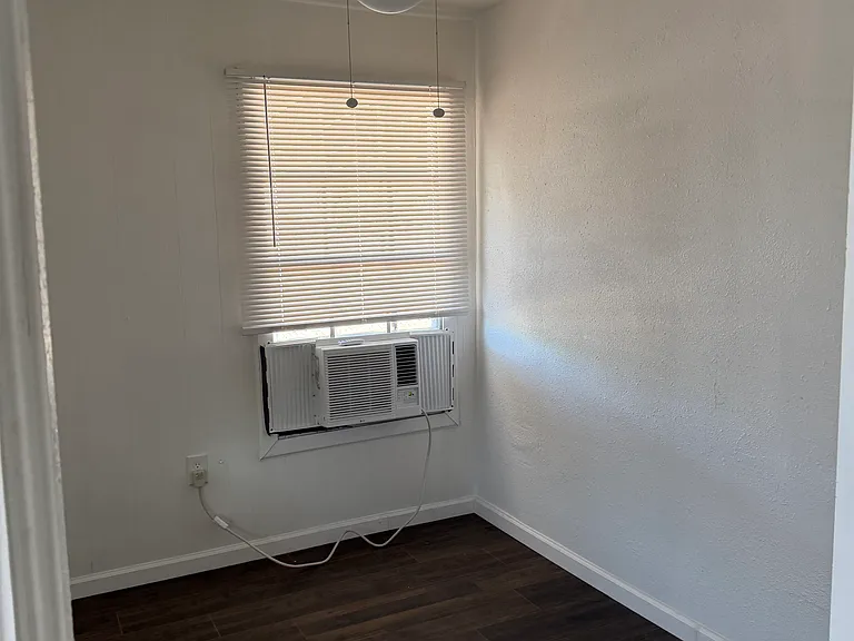 241 S California St — Photo 24