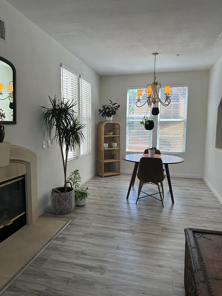 2 bed, 2.5 bath, 1800 sqft, $4,500 — Photo 4
