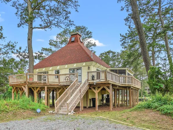 5376 Pearl Dr, Chincoteague, VA 23336