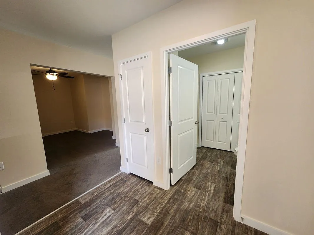 2 bed, 2.0 bath, 1369 sqft, $3,225 — Photo 3