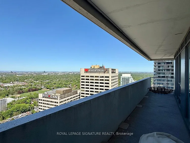 2221 Yonge St #3909 — Photo 18