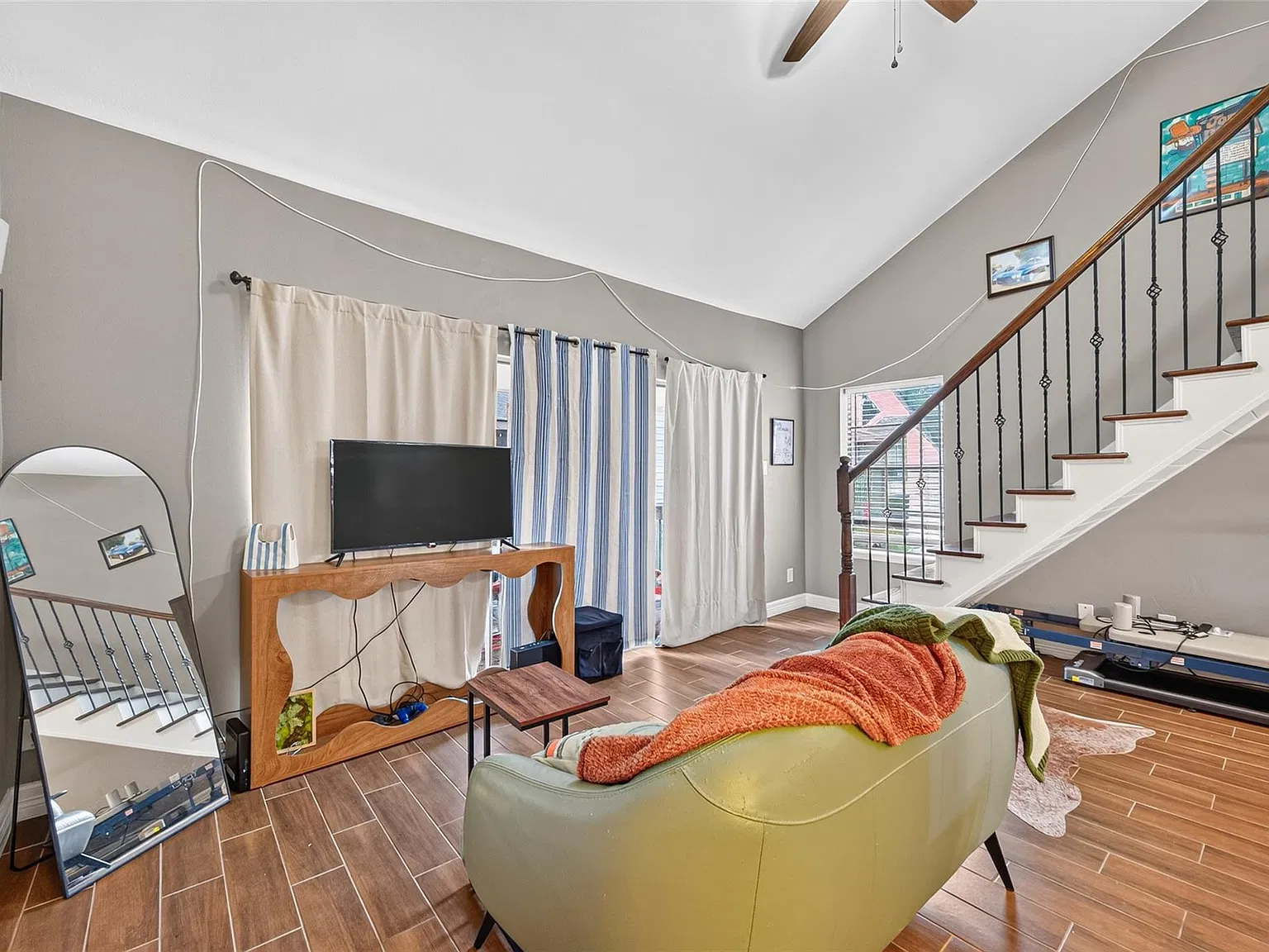 2 bed, 2.0 bath, 866 sqft, $1,300 — Photo 3
