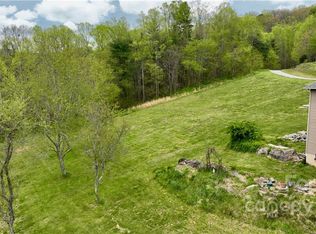 211 Hawke Crest Rd, Hendersonville, NC 28792