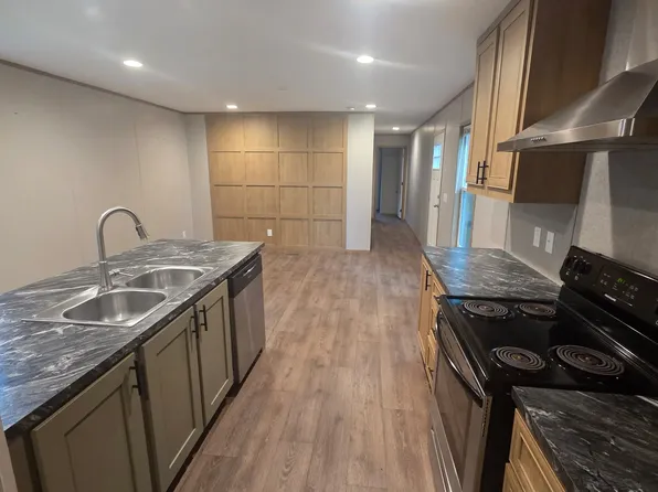 855 Washington Post Rd #209, New Bern, NC 28562