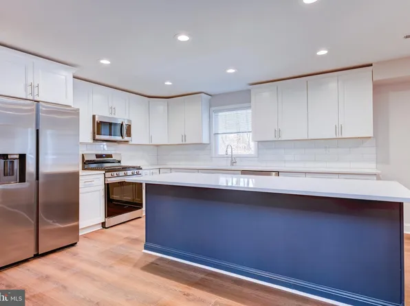 4720 Hampton Dr, Doylestown, PA 18901