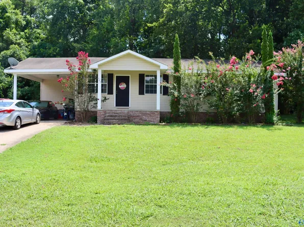 903 Marion St SE, Russellville, AL 35653