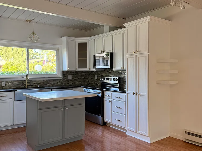 2180 Geary Rd #1 — Photo 16