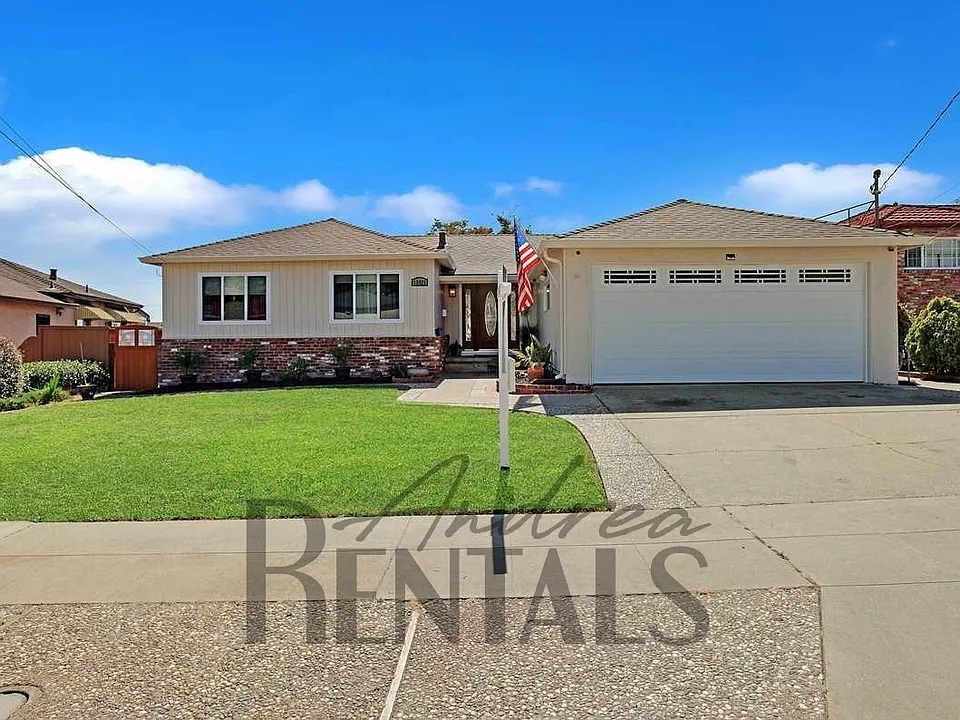 13921 Velarde Dr