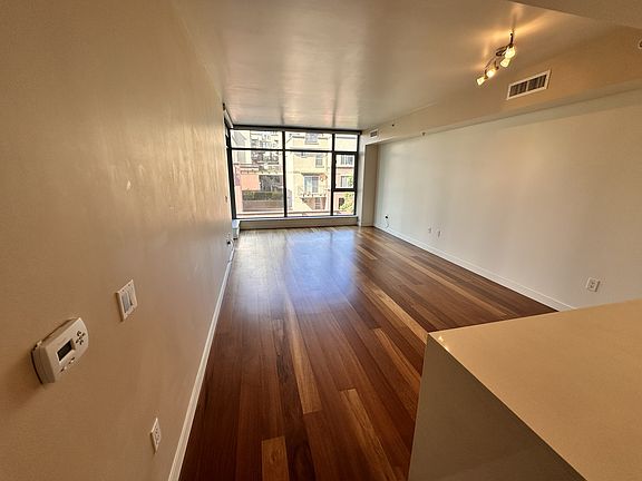 Living room - Hardwood floors