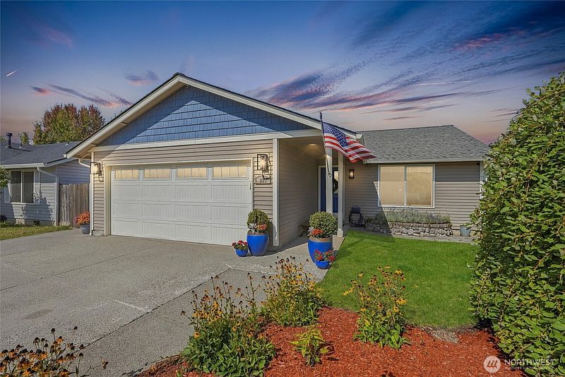 2nd image of 901 SE 6th Court