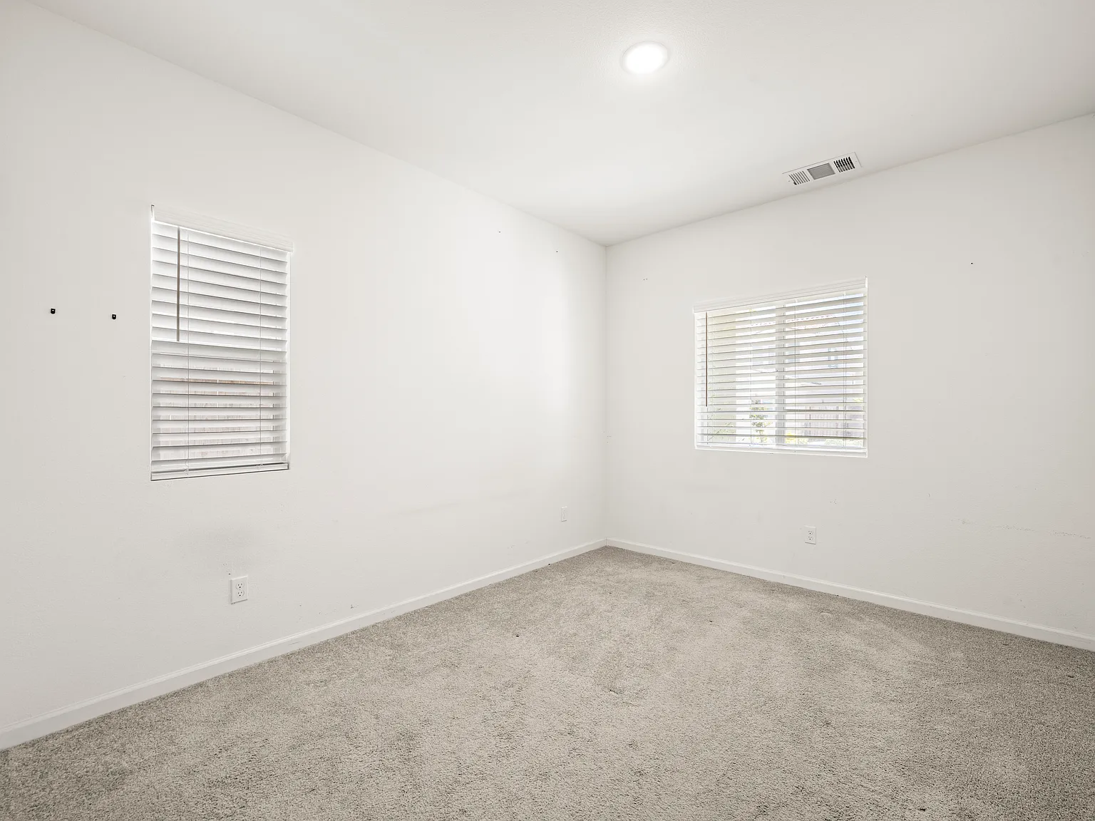 4 bed, 2213 sqft, $2,900 — Photo 4