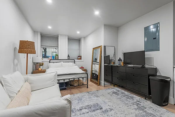 Rented by REAL New York | media 12