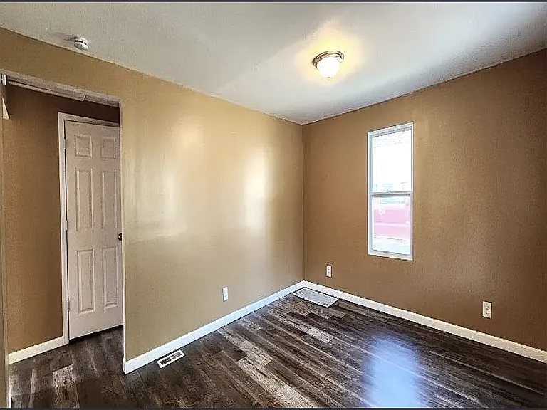 3213 Airway Ave — Photo 7