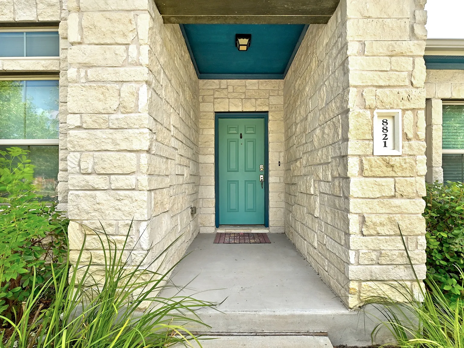 4 bed, 2551 sqft, $2,895 — Photo 3