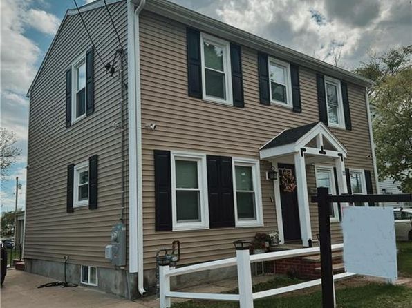 11 Crane St, Pawtucket, RI 02860