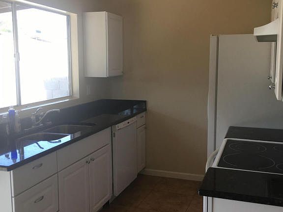 3rd image of 2846 E Irwin Ave