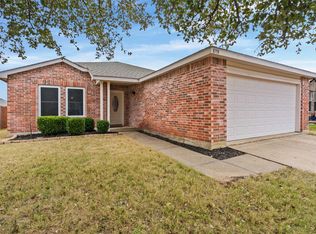 8755 Gray Fox Ct, Fort Worth, TX 76123