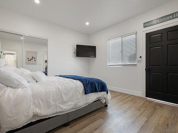 4th image of 2611 C St