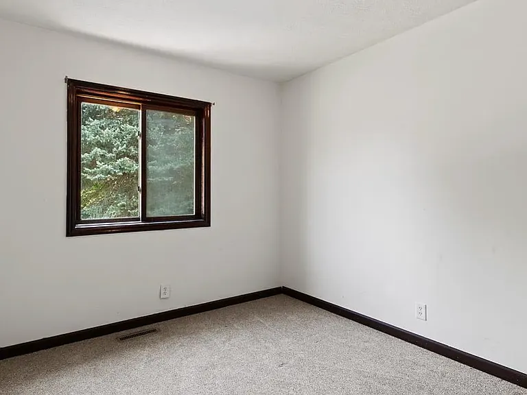 13005 Ames Ave — Photo 9