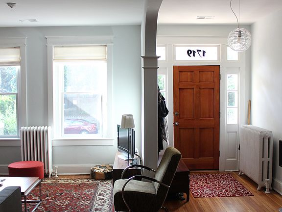 Entry/living room