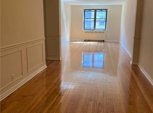 12 Welwyn Rd APT 2K, Great Neck, NY 11021