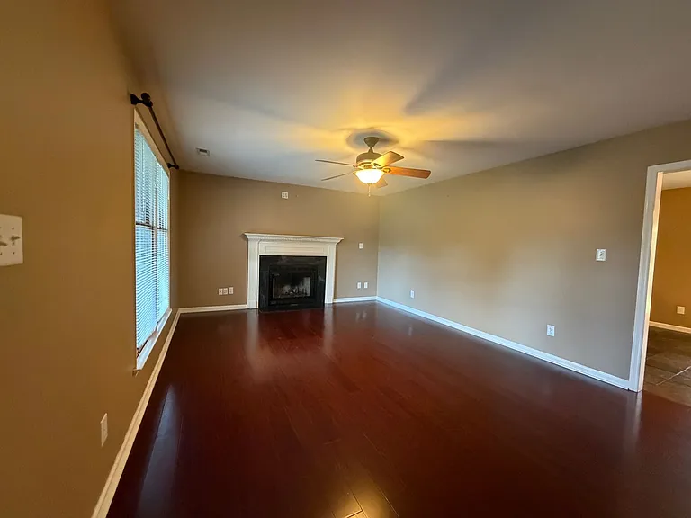 717 Mallard Dr — Photo 6