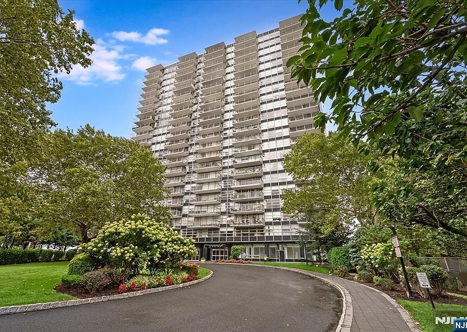 1st image of 6050 E Kennedy Boulevard