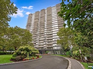 6050 E Kennedy Boulevard, West New York, NJ 07093