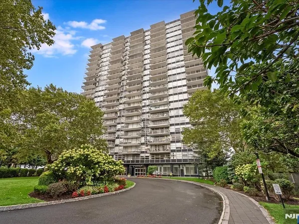 6050 E Kennedy Boulevard, West New York, NJ 07093